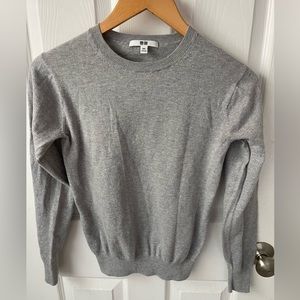 Uniqlo gray pullover sweater